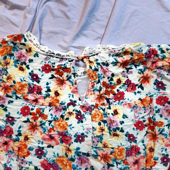 Torrid PLUS SIZE 6 Floral Chiffon Rayon Blouse with mesh and embroidered accents - Picture 5 of 13